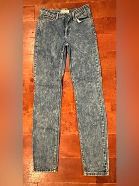 Vintage Women’s GUESS acid wash jeans size 26/2
